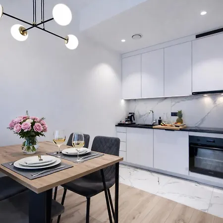 Towarowa Towers Apartamento