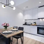 Towarowa Towers Apartment