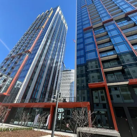 Towarowa Towers 아파트
