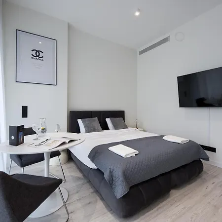 Towarowa Towers Apartment