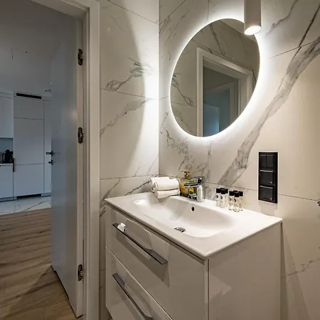 Towarowa Towers Apartment