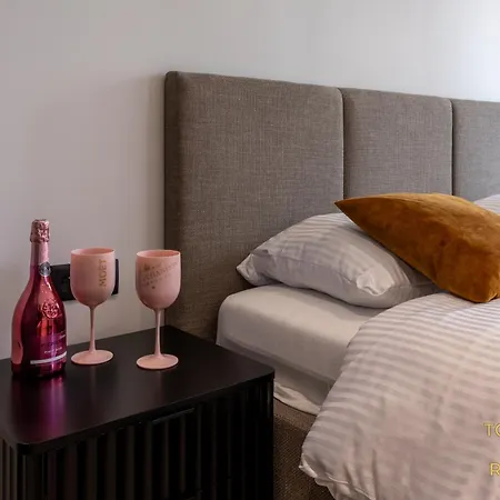 Towarowa Towers * ワルシャワ