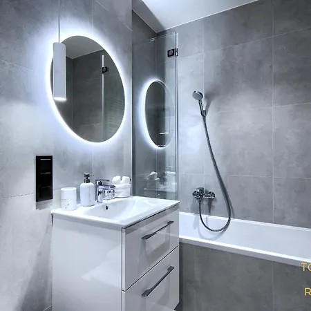 Towarowa Towers Apartment
