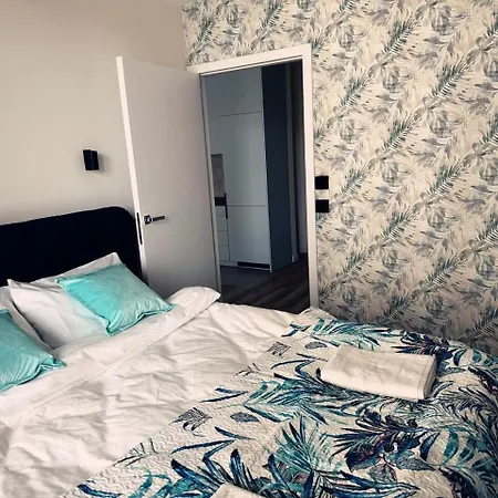 Towarowa Towers Apartment *