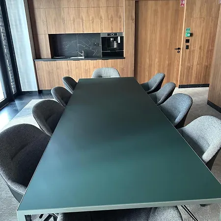 Towarowa Towers Apartment *