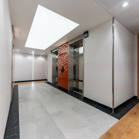 Towarowa Towers Apartment *